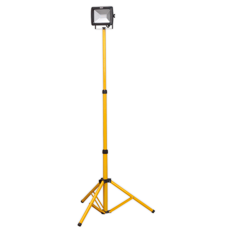 Telescopic Floodlight 20W SMD LED 110V | Pipe Manufacturers Ltd..