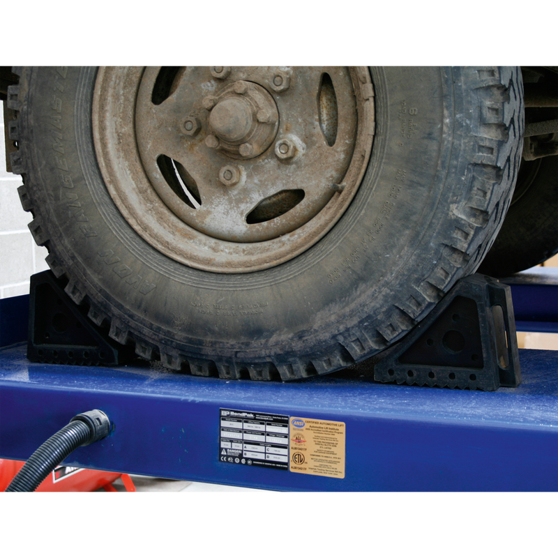 Rubber Wheel Chocks 1.8kg - Pair | Pipe Manufacturers Ltd..